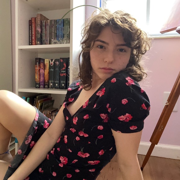 Meet your Posher, Alix - Picture 1 of 1